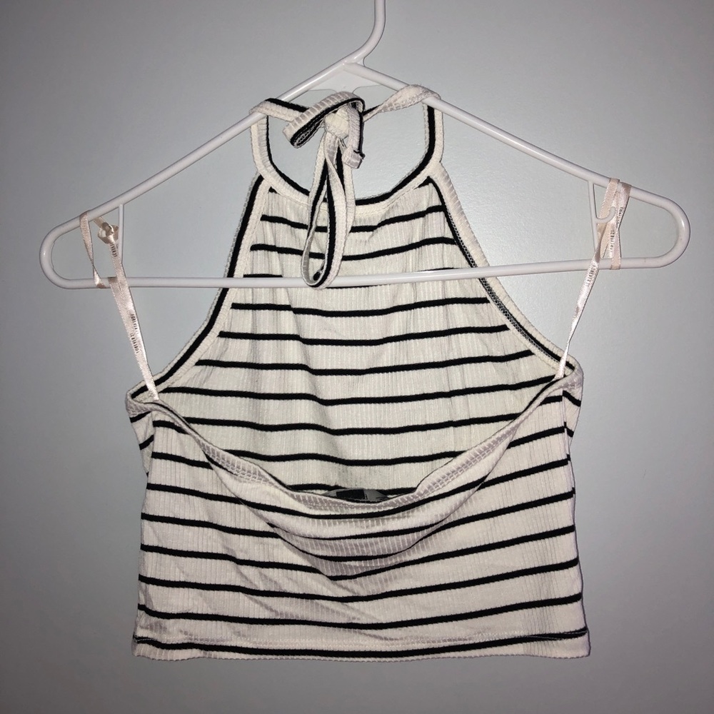 Black and white crop top - Picture 2 of 2